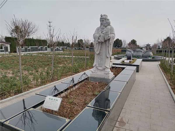 西安漢皇墓園的總占地面積以及建筑風(fēng)格是怎樣的？