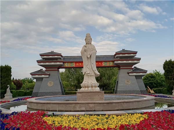 西安漢皇樹葬墓園的主要特色是什么？