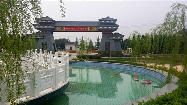 閻良漢皇樹(shù)葬墓園提供了哪些非傳統(tǒng)墓葬的葬式葬法？