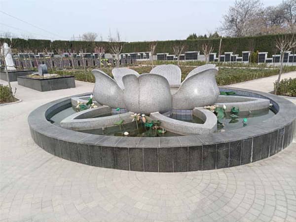 在西安市，除了霸陵墓園新區(qū)和漢皇樹(shù)葬墓園，還有哪些墓園提供樹(shù)葬服務(wù)，它們的現(xiàn)狀如何？