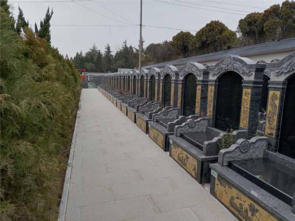 西安漢皇樹(shù)葬墓園的懷信園、百福園、懷禮園藝術(shù)立碑服務(wù)有哪些特色，如何滿(mǎn)足客戶(hù)的個(gè)性化需求？