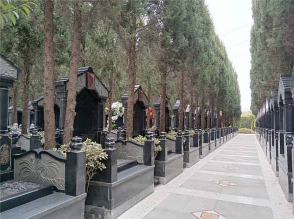 西安漢皇樹(shù)葬墓園的基礎(chǔ)設(shè)施建設(shè)如何，為市民提供了哪些便捷和舒適的服務(wù)體驗(yàn)？