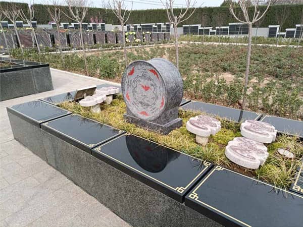 閻良漢皇樹葬墓園提供了哪些免費的服務(wù)項目，這些服務(wù)對喪屬有何實際意義？
