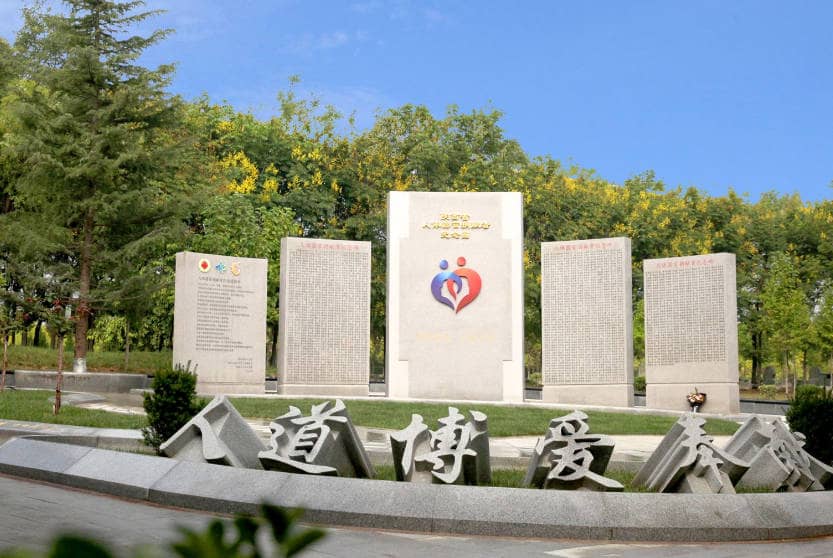 西安鳳棲山墓園的花壇葬有哪些特點(diǎn)？