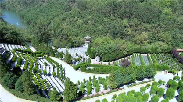 在壽陽山墓園辦理安葬禮儀服務(wù)時，家屬需要準備哪些材料，并遵循哪些流程？