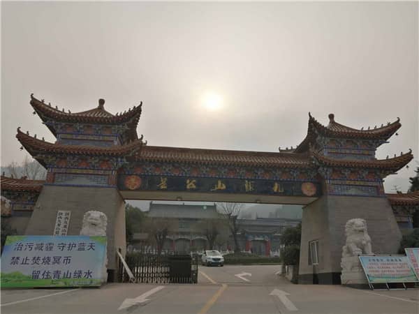 西安九龍山公墓的價(jià)格是否包含墓碑刻字和安裝等費(fèi)用？