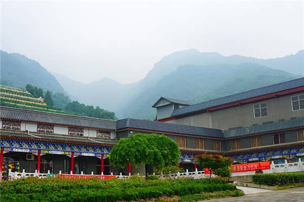 從西安市區(qū)前往九龍山公墓，有哪些推薦的交通方式？