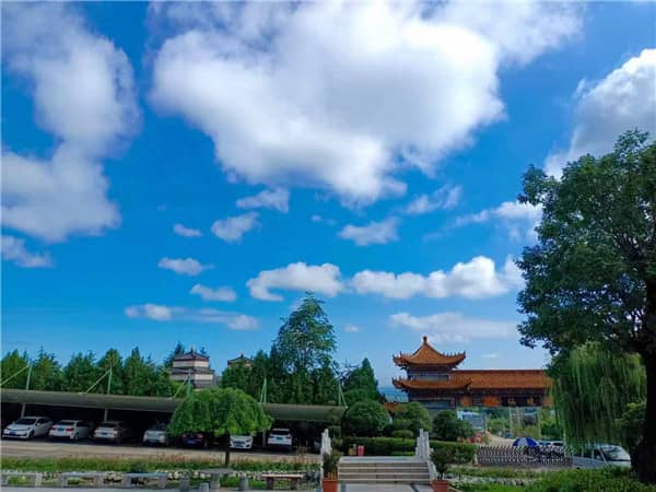 在行駛參考路線過程中，有哪些風(fēng)景或地標(biāo)性建筑值得一看？