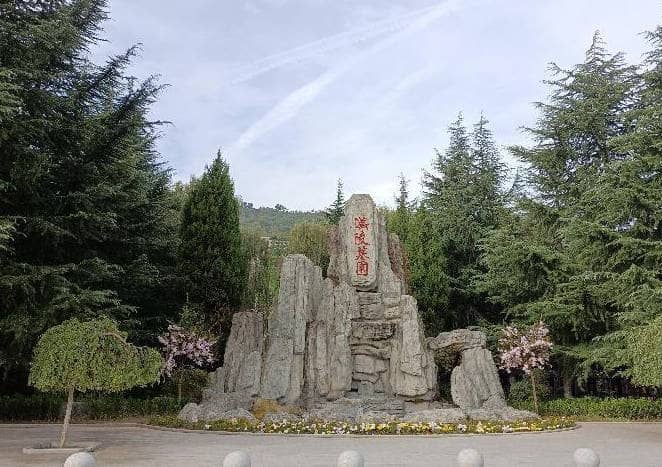 西安漢陵墓園為前來參觀和選購墓地的家屬提供了哪些便利服務(wù)？