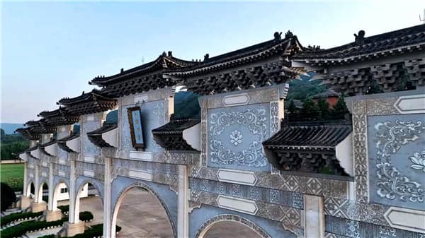 西安霸陵墓園新區(qū)針對今年清明來園祭掃的市民可能比前兩年增多的預判