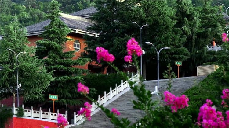 西安霸陵墓園新區(qū)是否提供個性化定制服務(wù)？