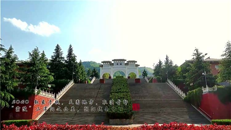 如何獲取霸陵公墓的相關(guān)信息，如位置、環(huán)境、風(fēng)水等？