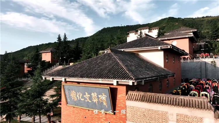 西安霸陵墓園，西安霸陵墓園的環(huán)境與服務(wù)