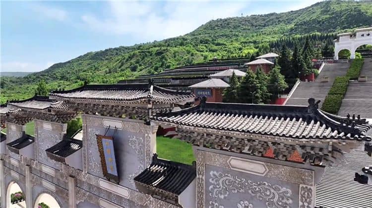 西安霸陵陵園提供了哪些生態(tài)葬方式，各自有什么特點(diǎn)？