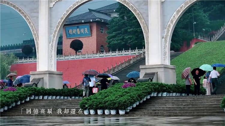 西安霸陵墓園位于哪個(gè)區(qū)域，其交通便捷性如何？