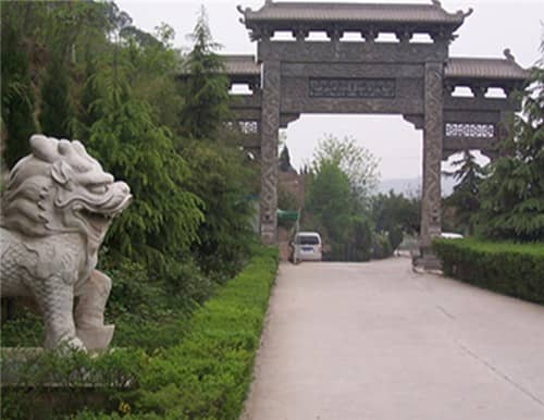 西安高橋墓園主要提供哪些類型的墓地？其價格區(qū)間大致如何？