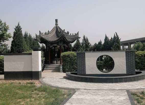 臥龍山福園墓型設(shè)計(jì)有哪些特點(diǎn)，是否滿足不同家庭的需求？