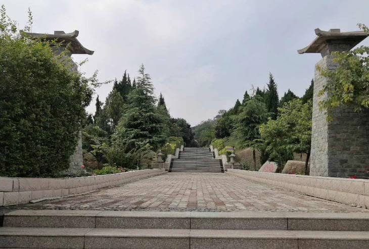 西安臥龍山福園墓園的價(jià)格是否會(huì)隨時(shí)間波動(dòng)？